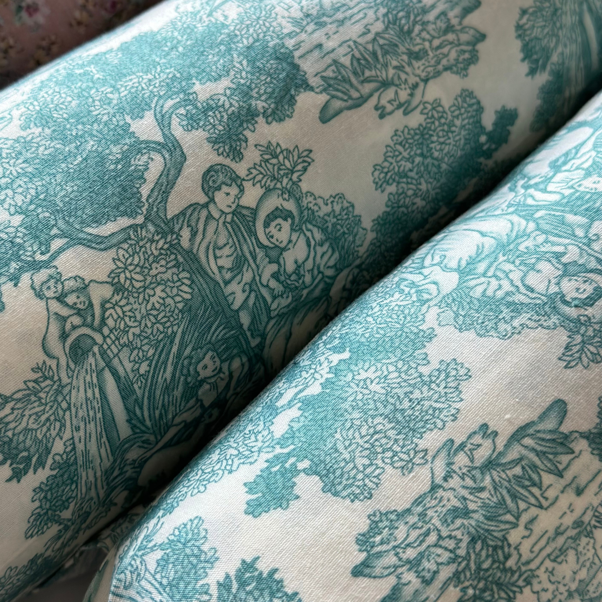 Anti-roll Pillow Charlotte Toile de Jouy